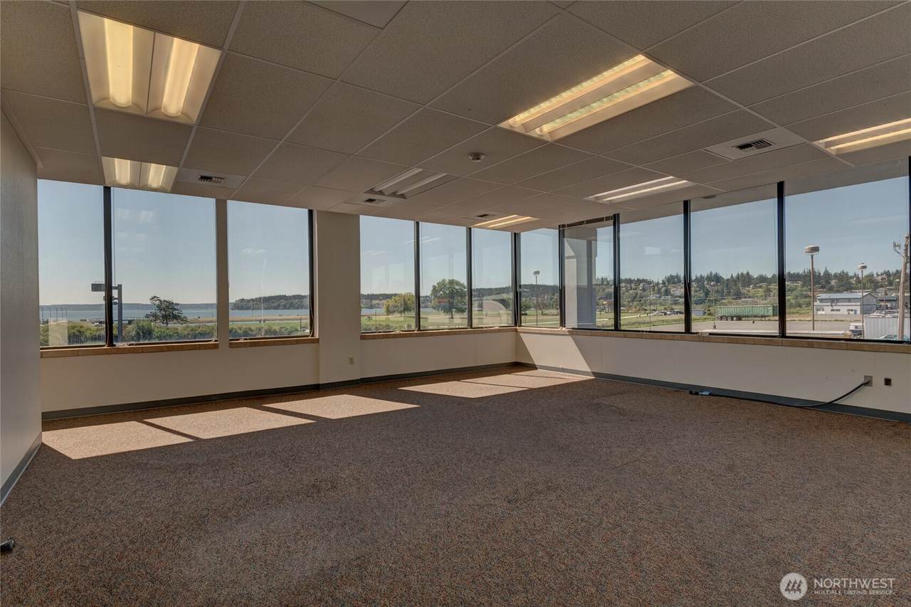 275 Pioneer Way - Photo 1