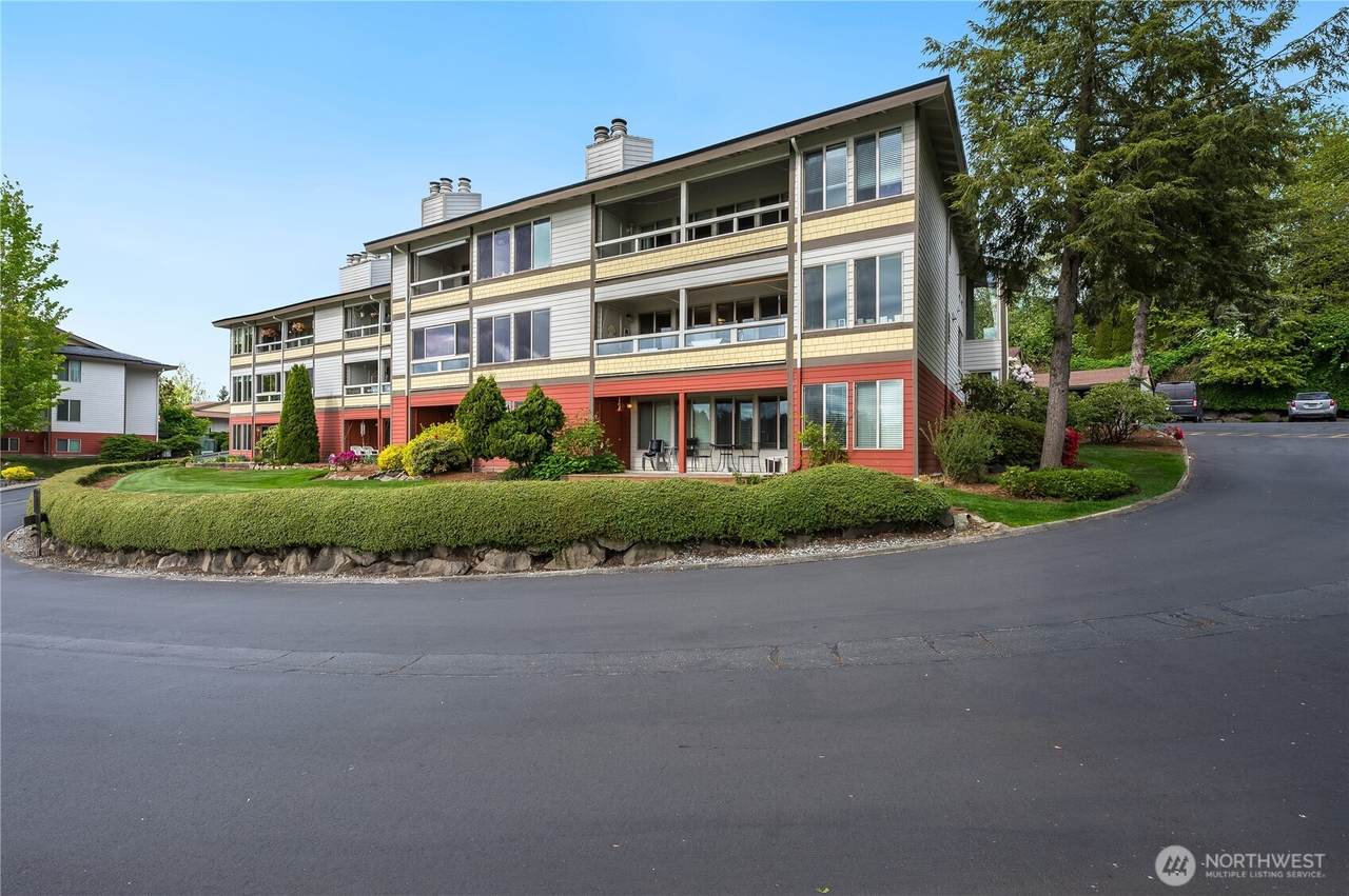 23505 Lakeview Drive - Photo 1