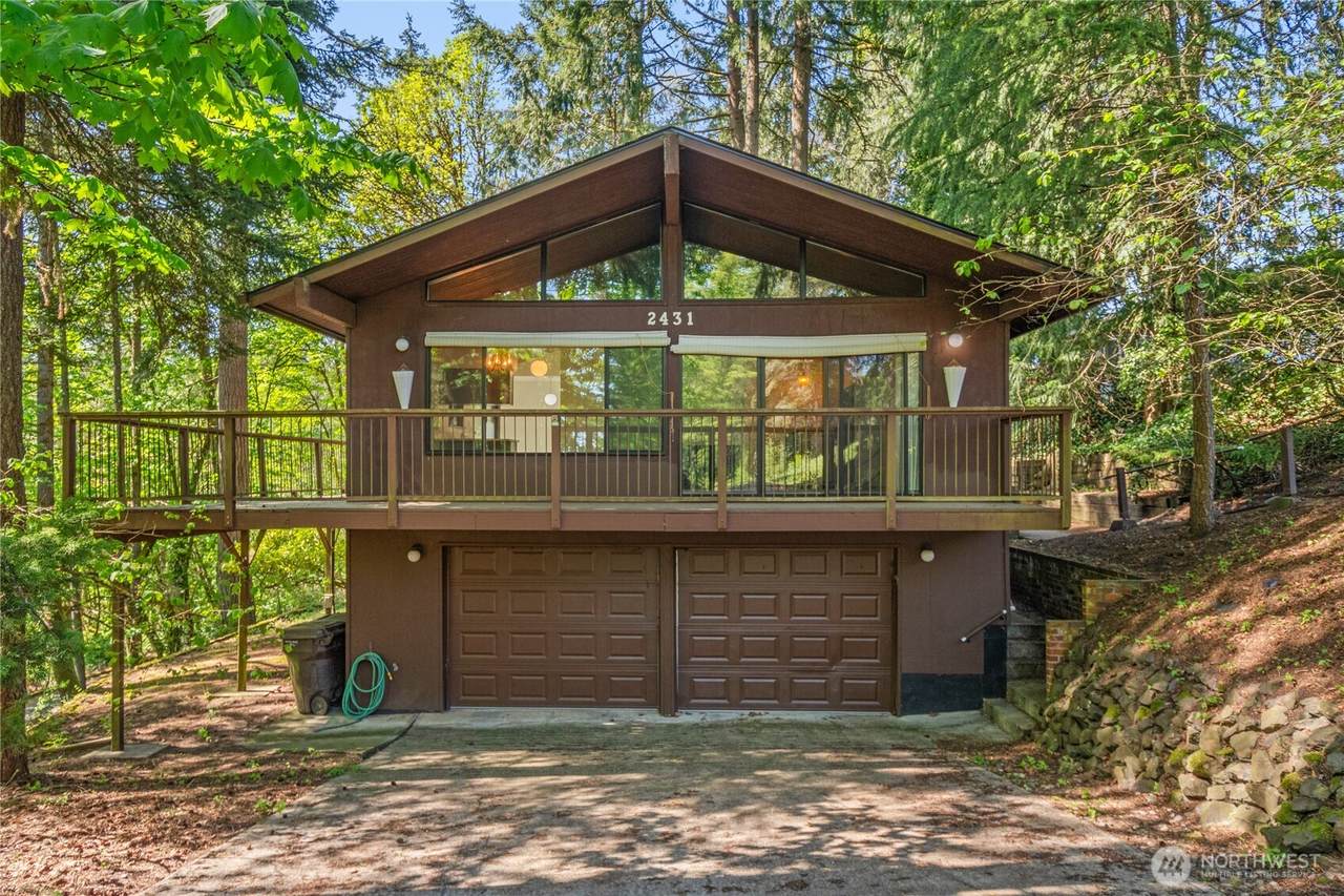 2431 Lynnwood Drive - Photo 1