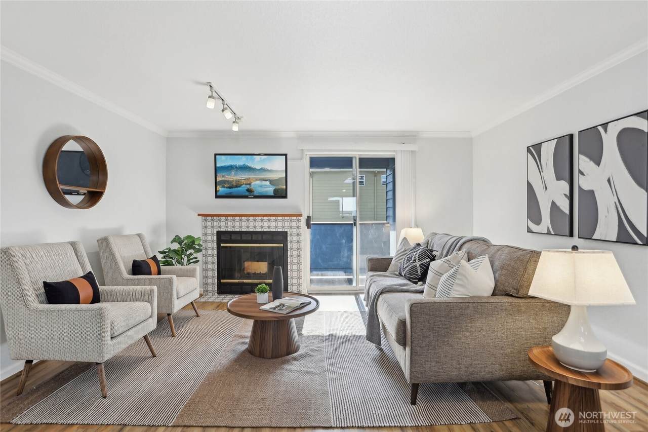 260 Newport Way - Photo 1