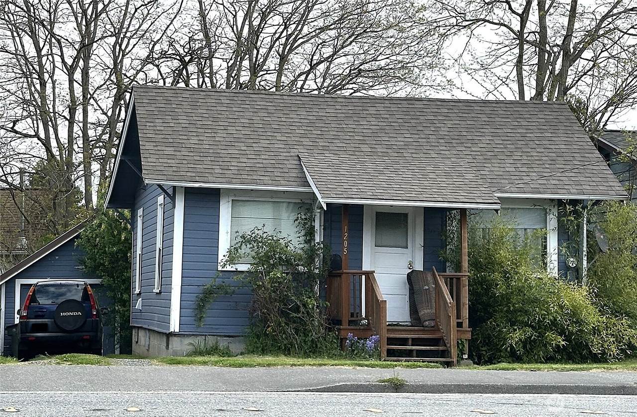 1205 Maple Street - Photo 1