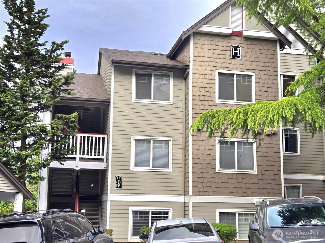 18501 Newport Wy - Photo 1