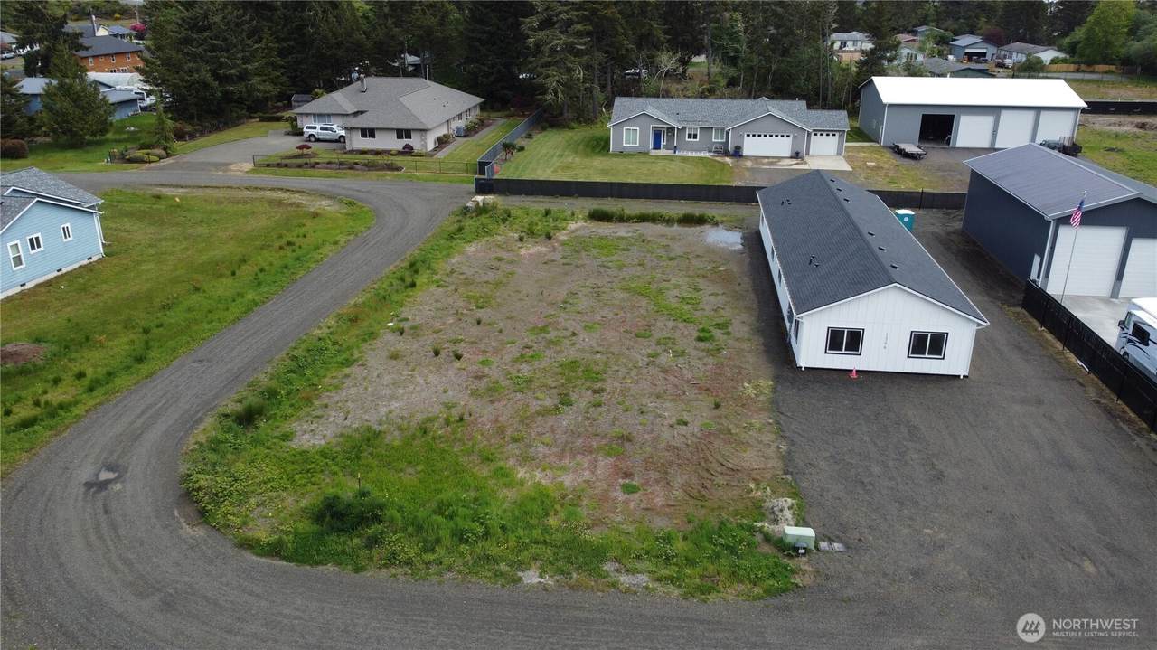 1302 Melbourne Court - Photo 1