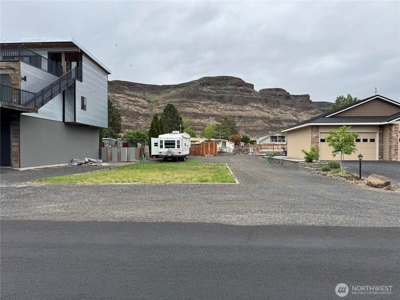 685 River Drive - Photo 1