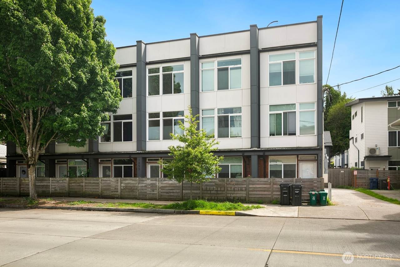 1055 Cloverdale - Photo 1