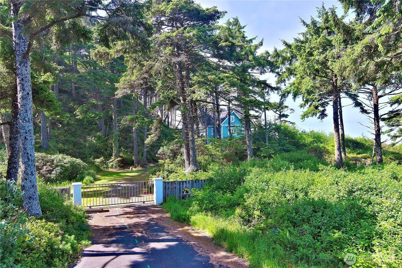 38 Golden Lane - Photo 1