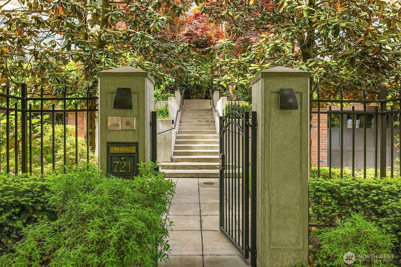 721 Harvard Avenue - Photo 1