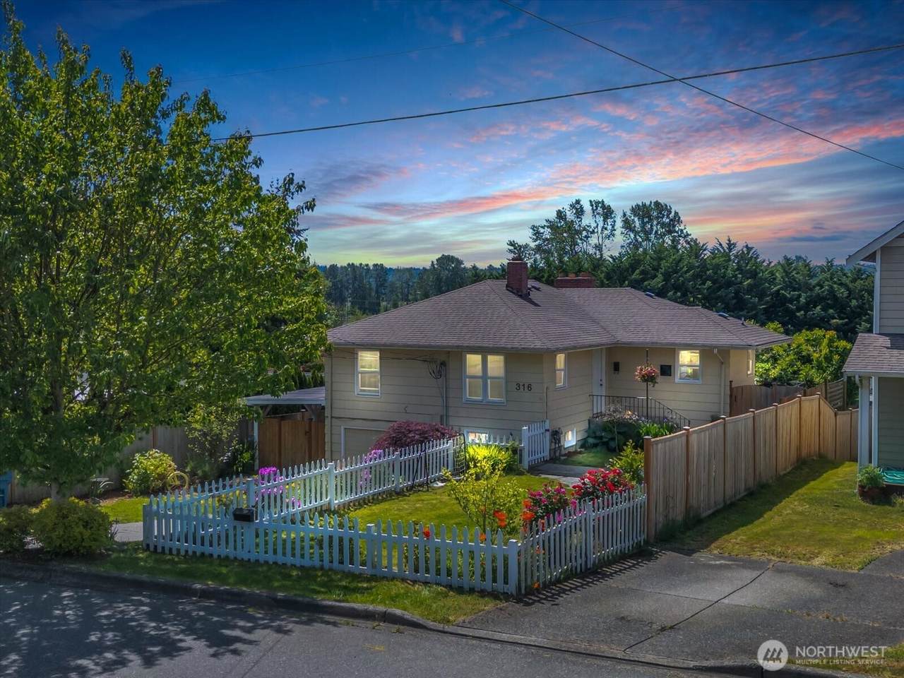 316 Avenue J - Photo 1