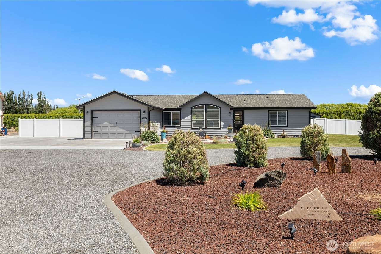 207 Moon River View - Photo 1