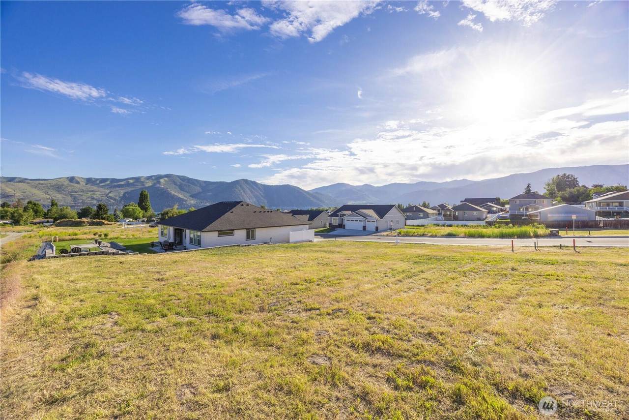 73 Sailing Hawk Lane - Photo 1