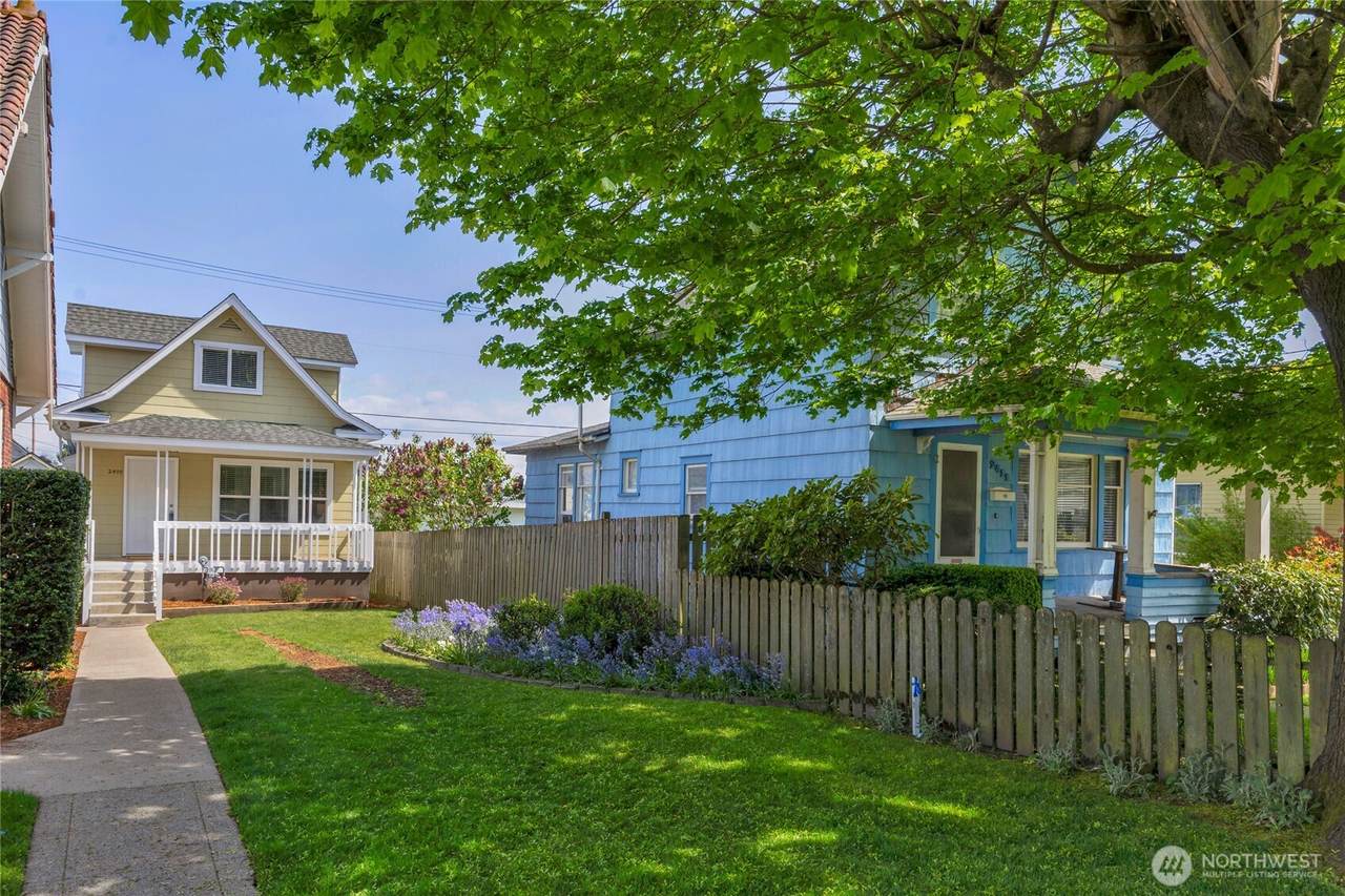 2409 Lombard Avenue - Photo 1