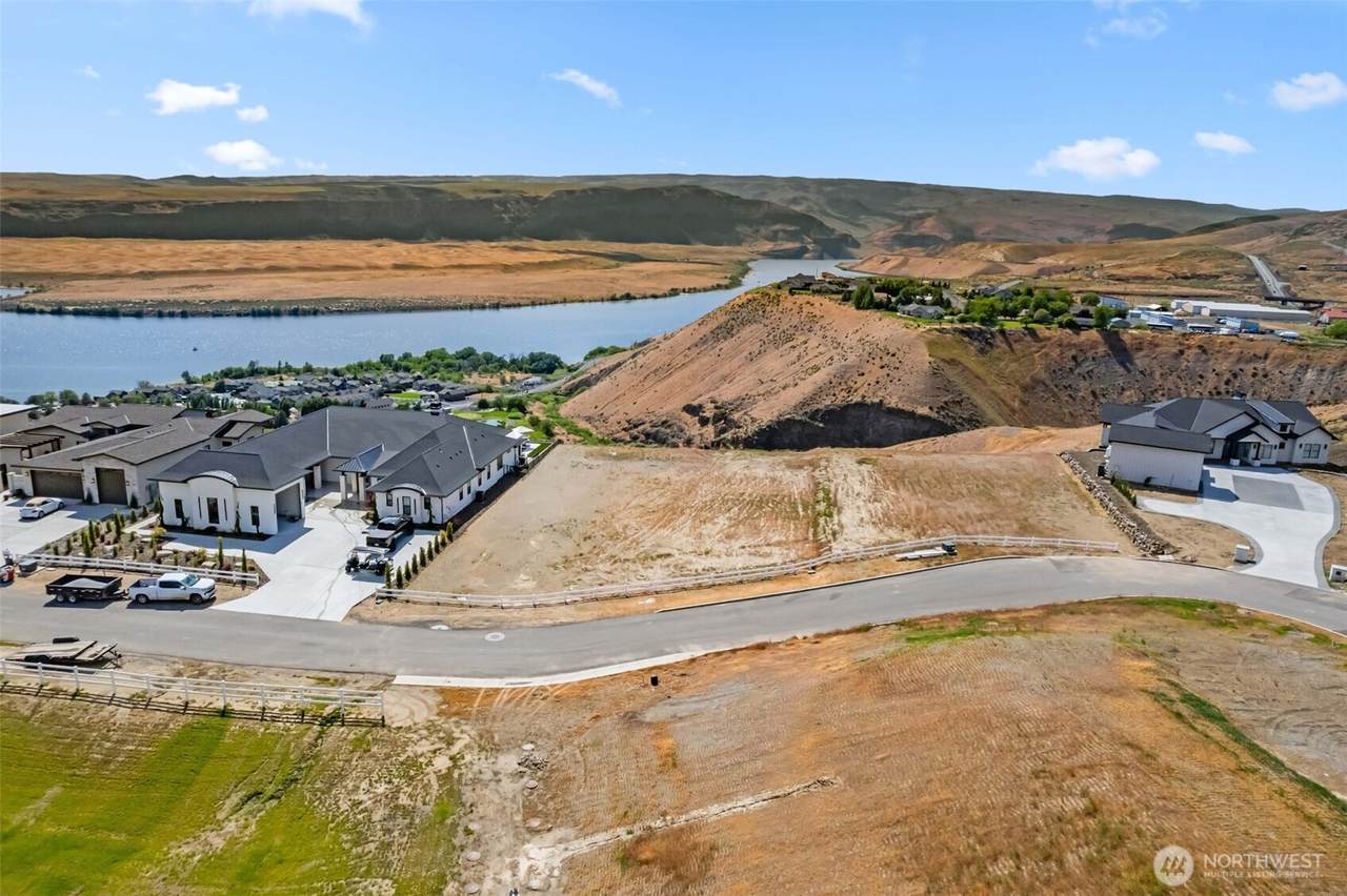 9647 Ridgeview Drive - Photo 1