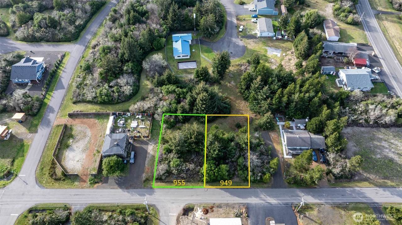 949 Tonquin Avenue - Photo 1