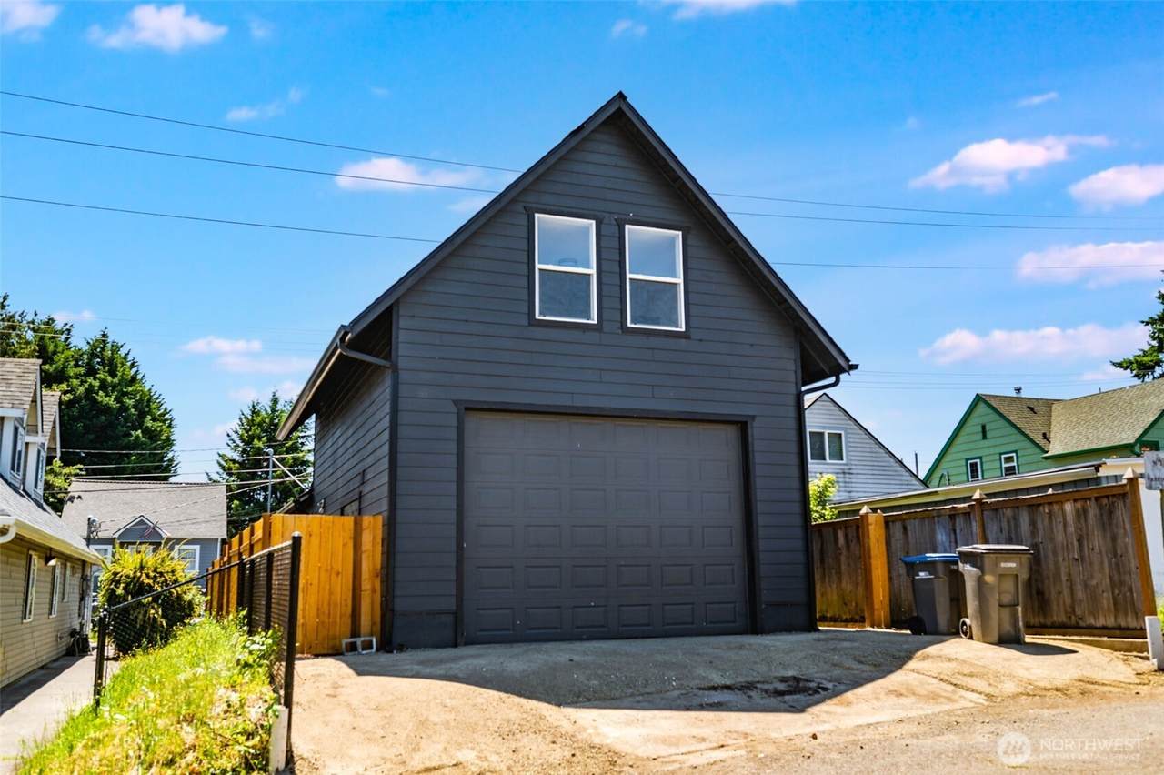 1012 9th Street - Photo 1