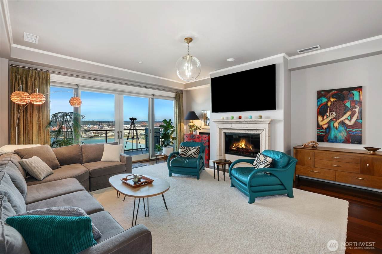 207 Broadway - Photo 1
