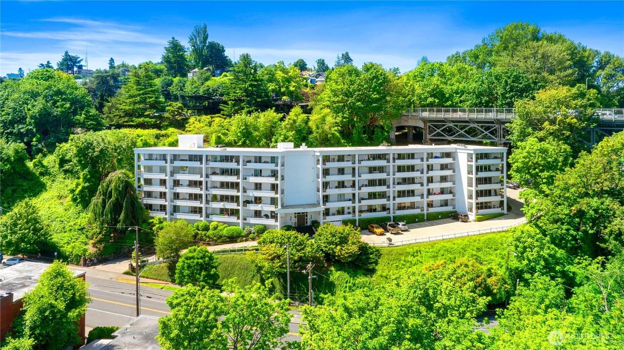 2565 Dexter Avenue - Photo 1