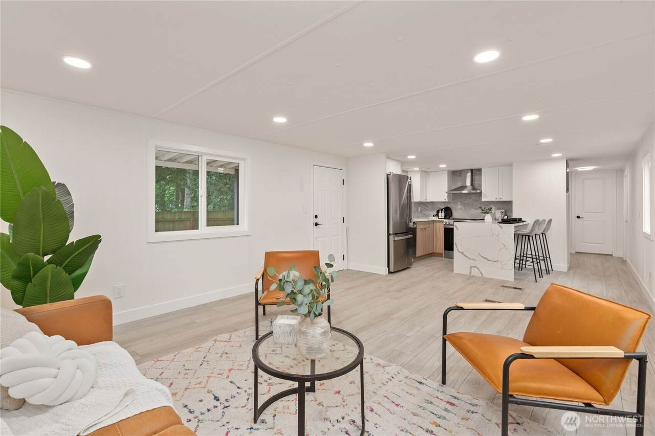 15409 Westshore Drive - Photo 1