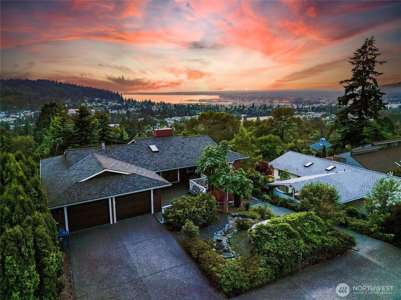 905 Queen Street - Photo 1