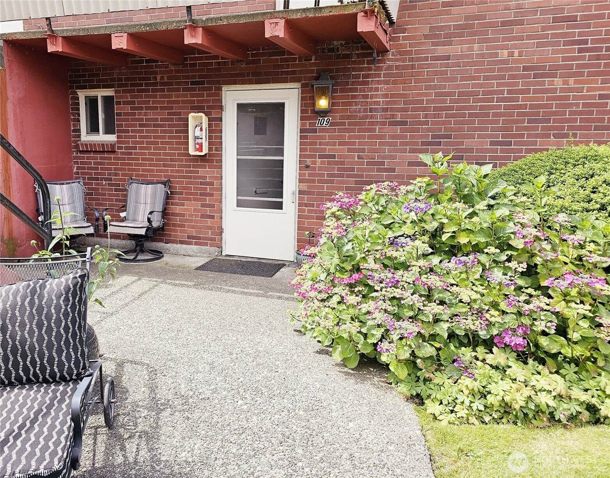 901 Forest Street - Photo 1