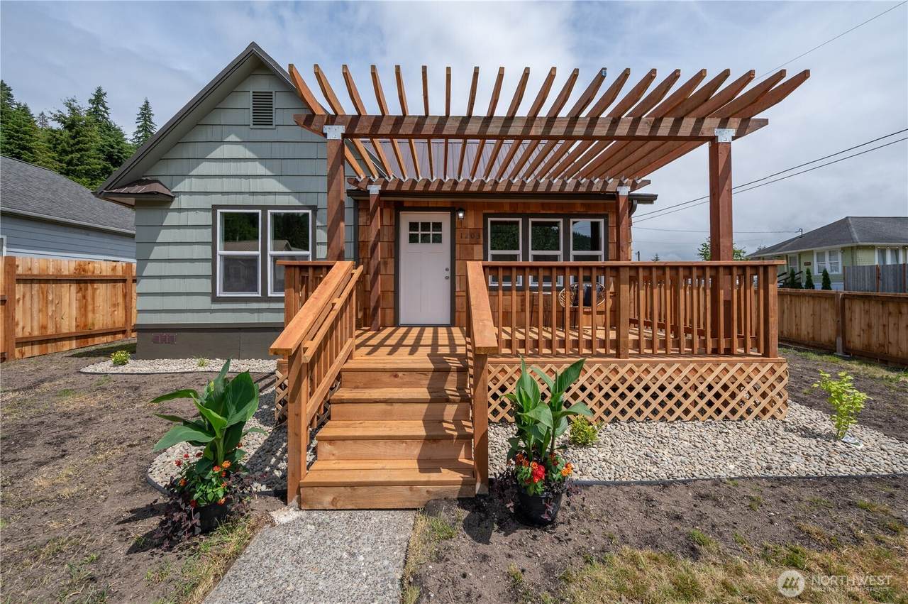 1203 Larch Street - Photo 1