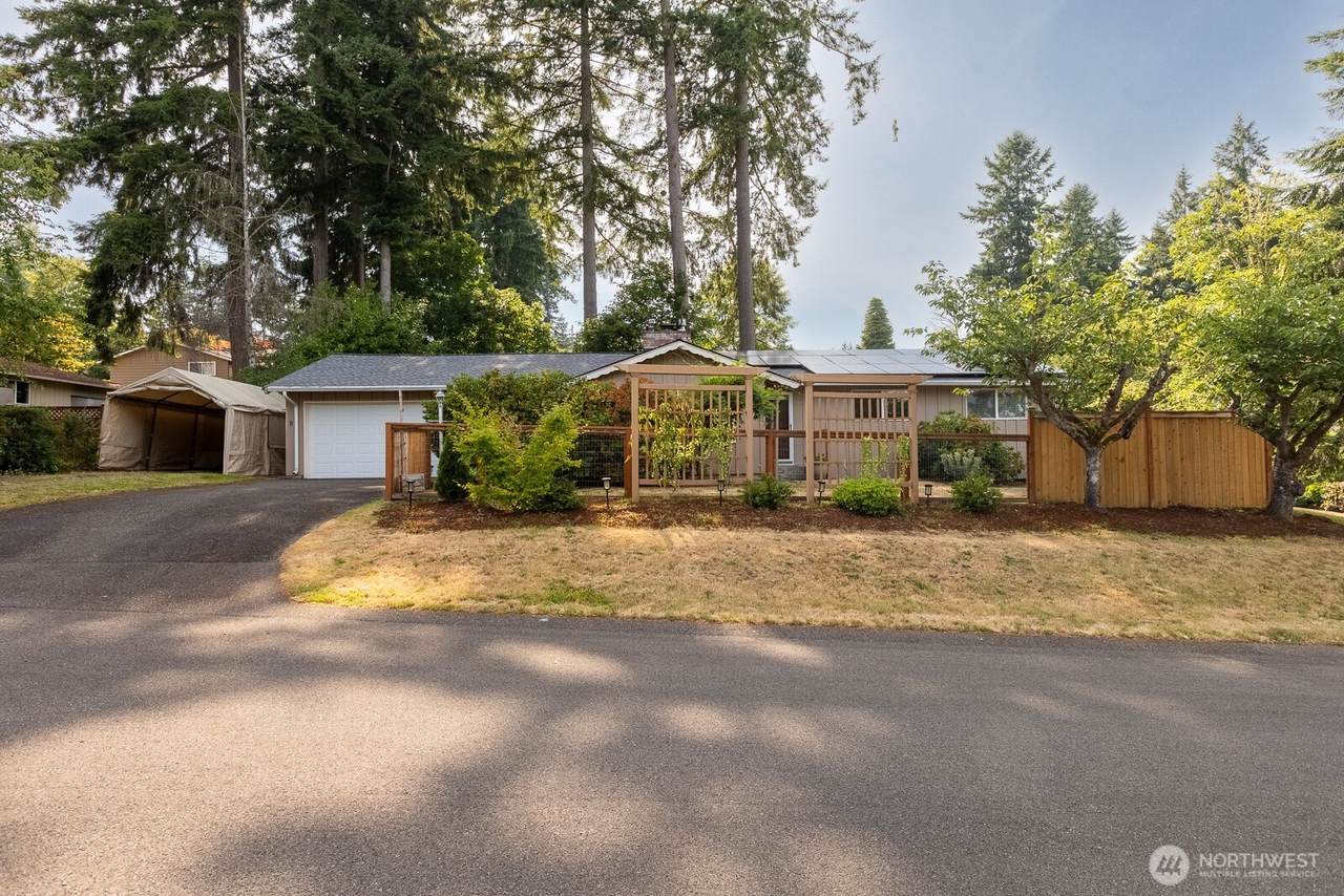 124 Crestwood Drive - Photo 1