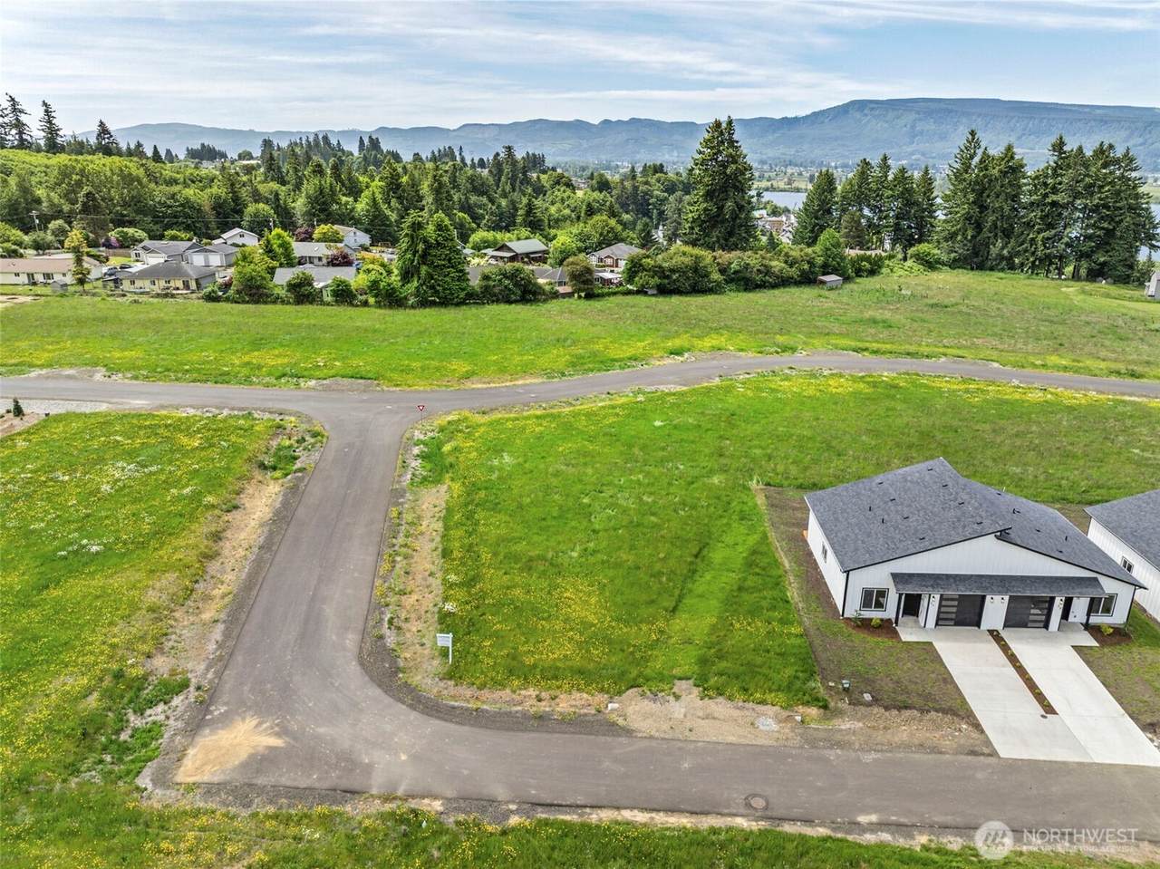 18 Sunnyfield Drive - Photo 1