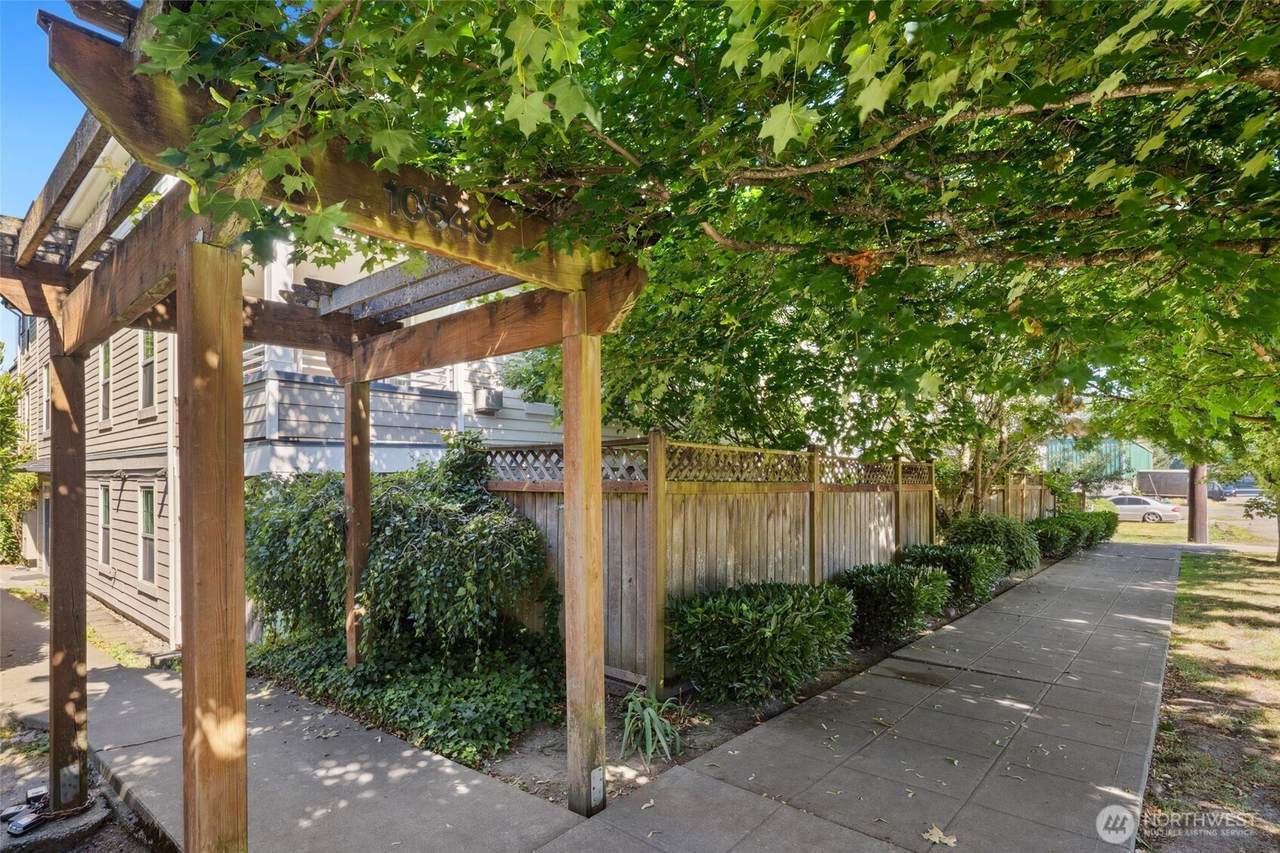 10549 Stone Avenue - Photo 1