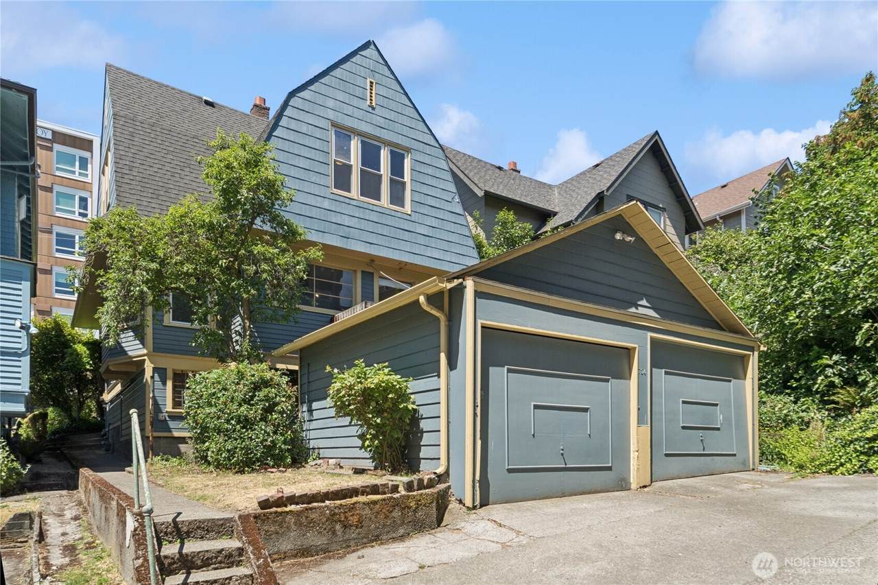 704 Warren Avenue - Photo 1