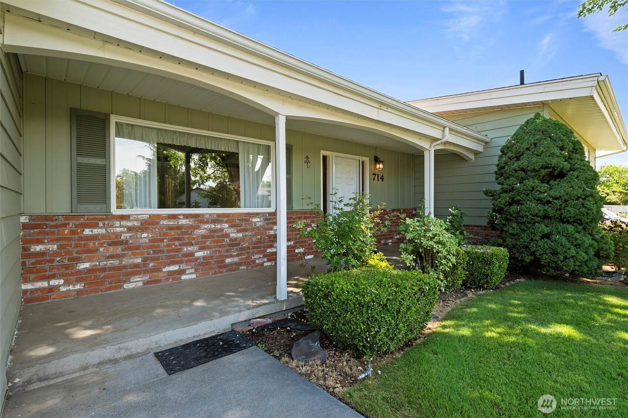 714 Canterbury Road - Photo 1