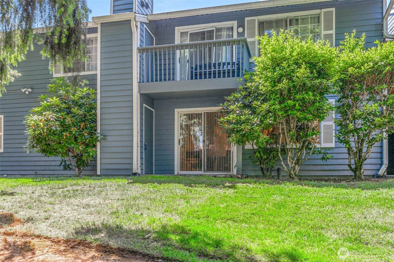 16817 Larch Way - Photo 1