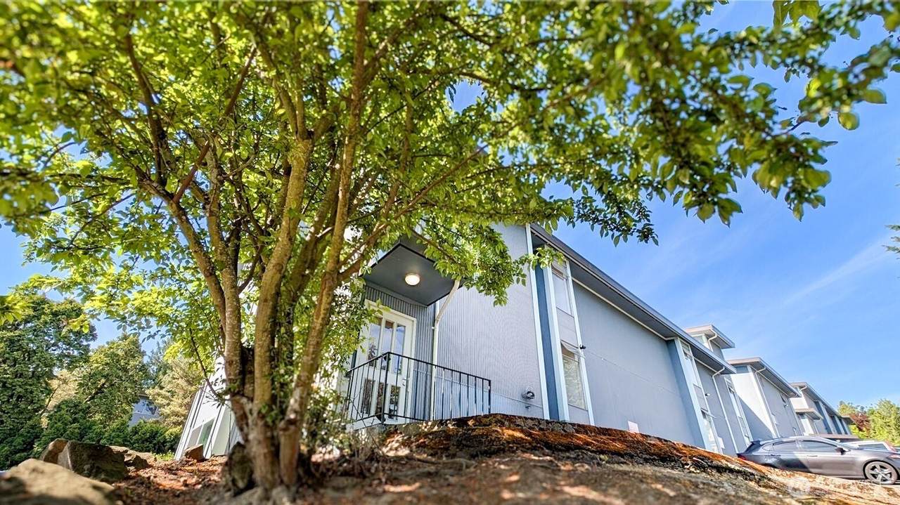 10459 Des Moinesmemorial Drive - Photo 1