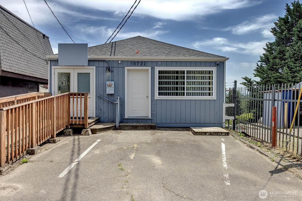 10722 Lake City Way - Photo 1