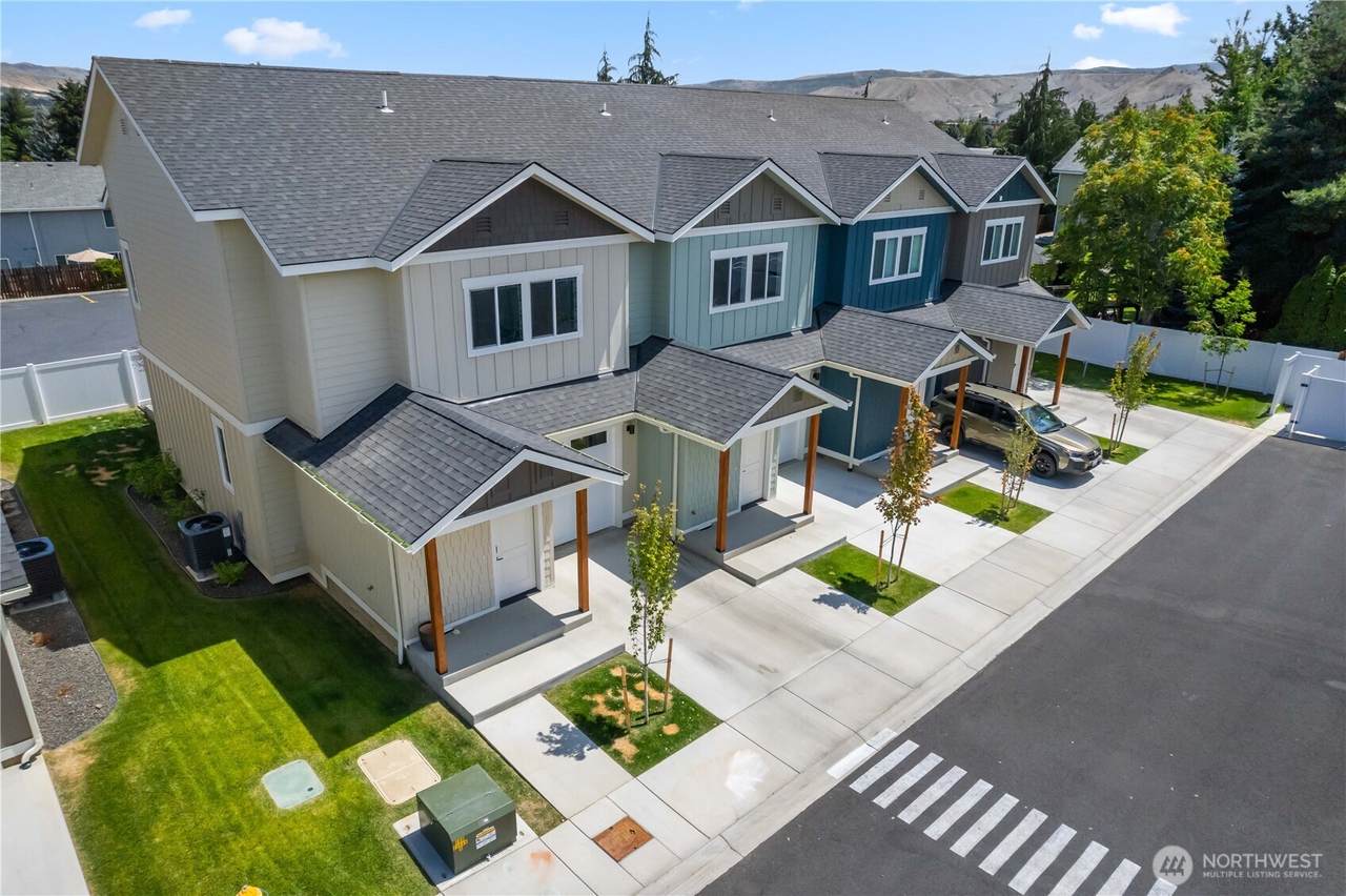 1030 Finch Lane - Photo 1