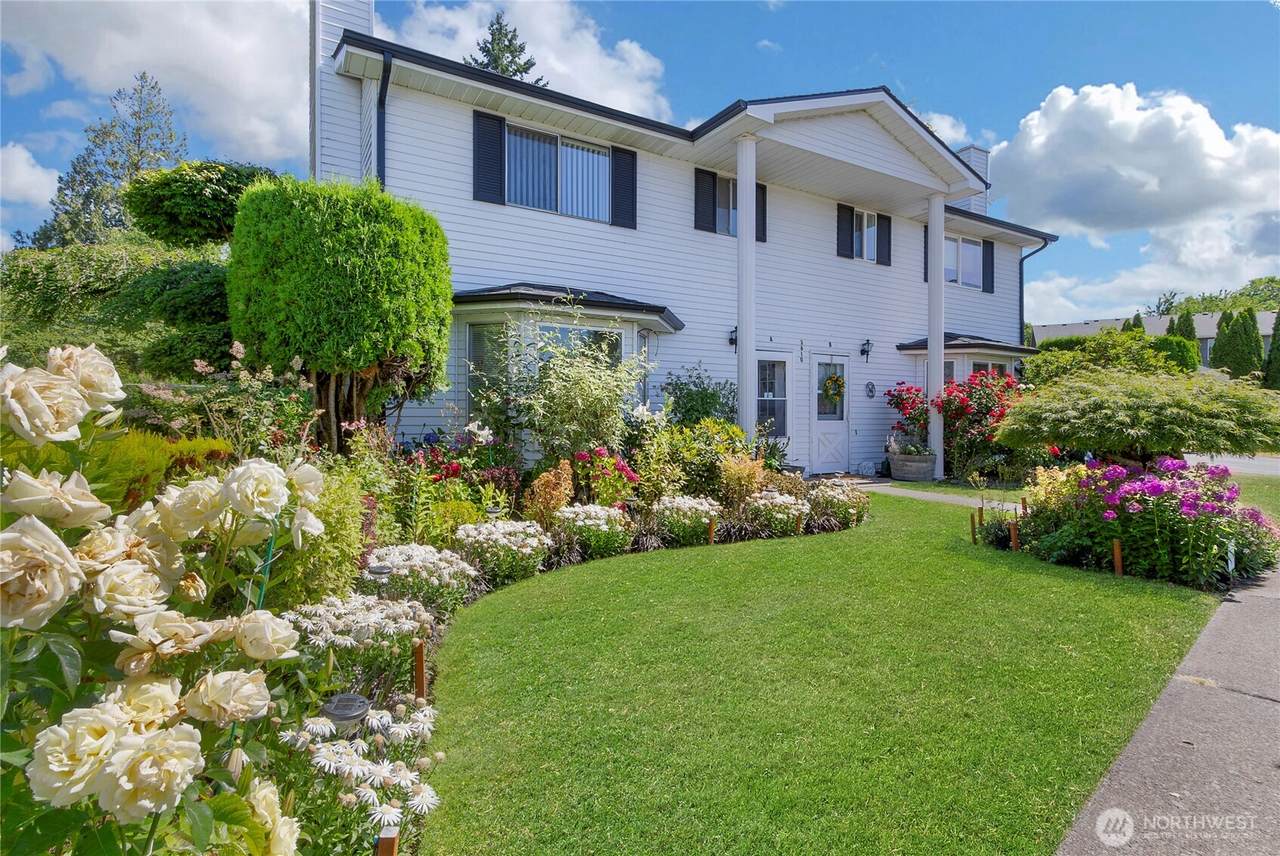 747 37th Street - Photo 1