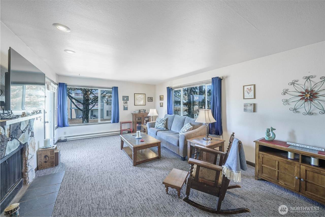 210 26th Street - Photo 1