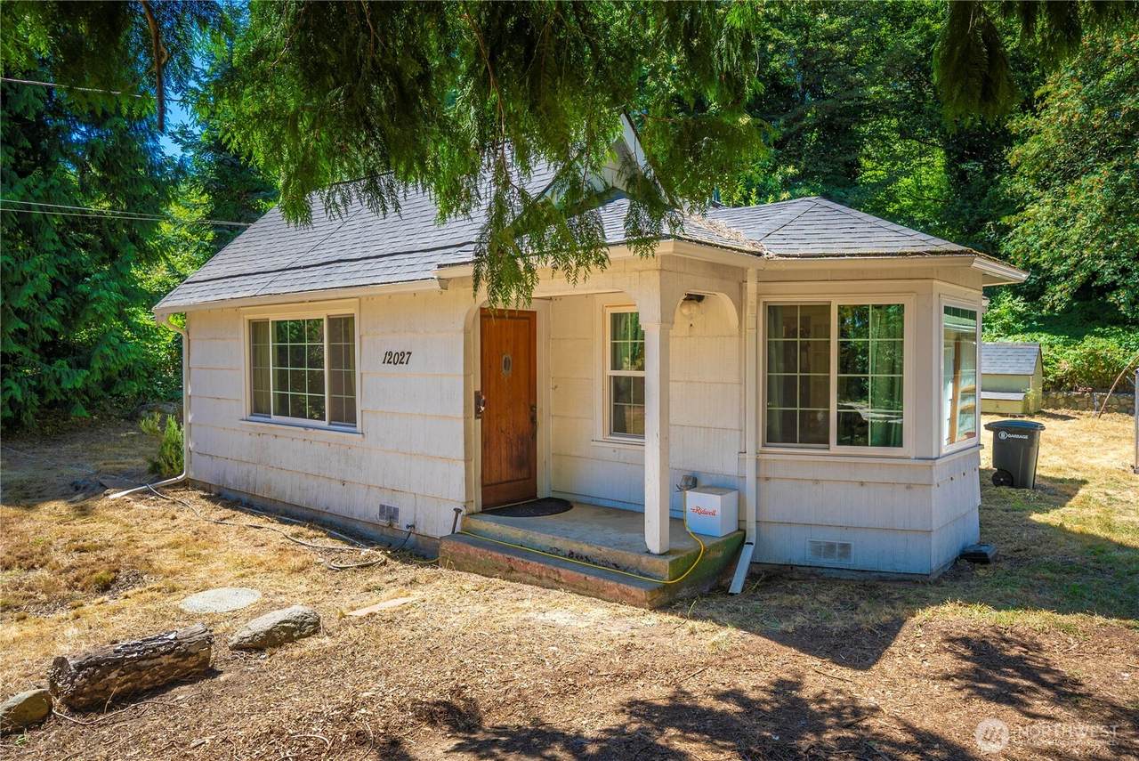 12027 10th Avenue - Photo 1