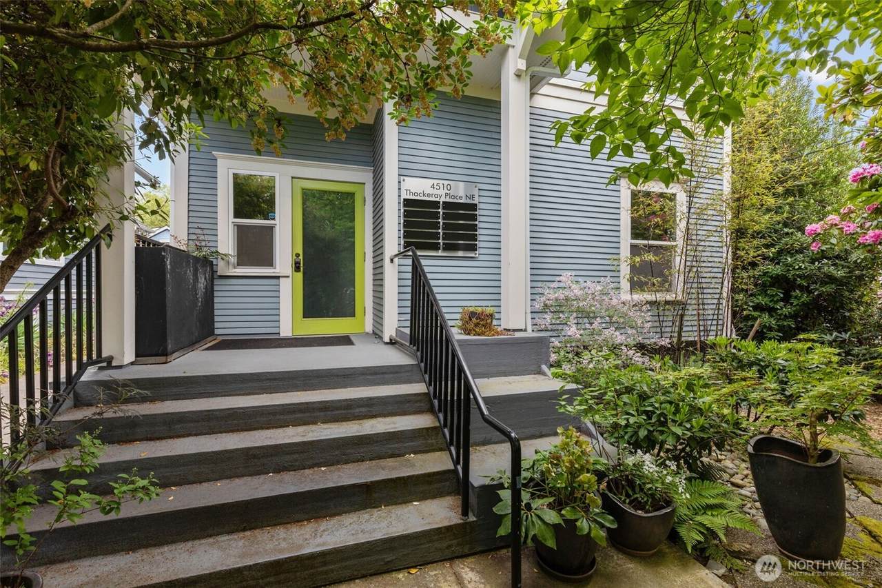 4510 Thackeray - Photo 1