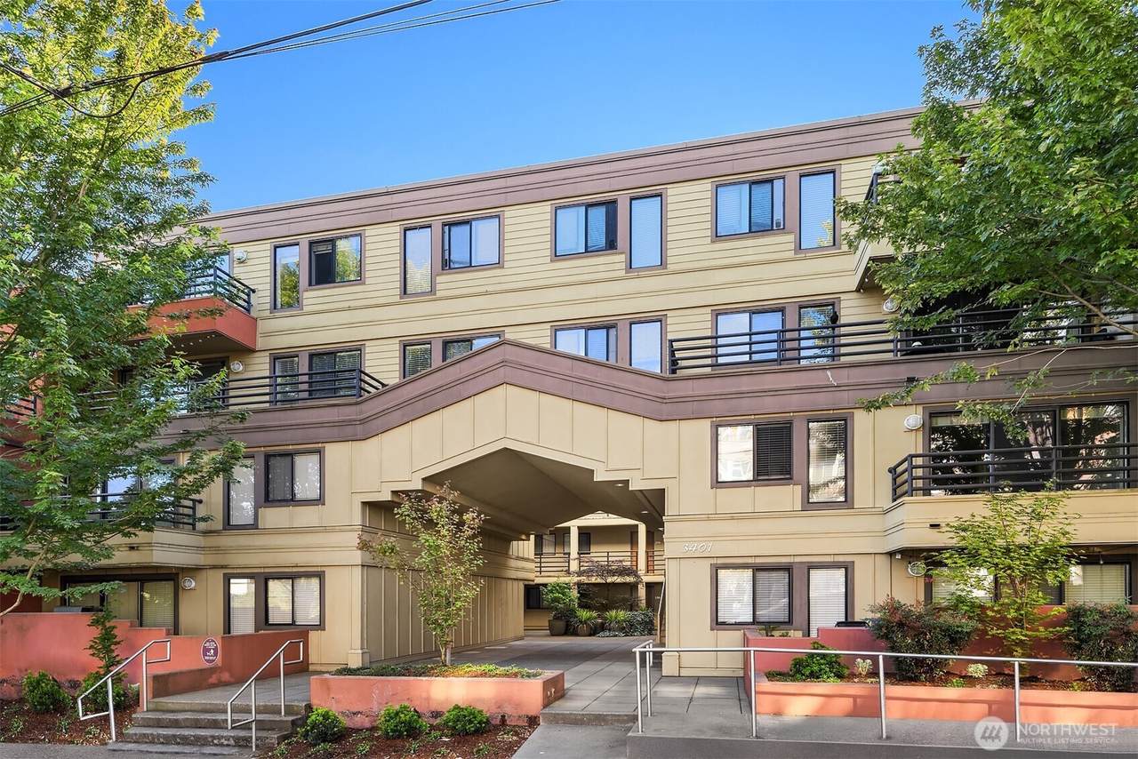 3401 Wallingford Avenue - Photo 1