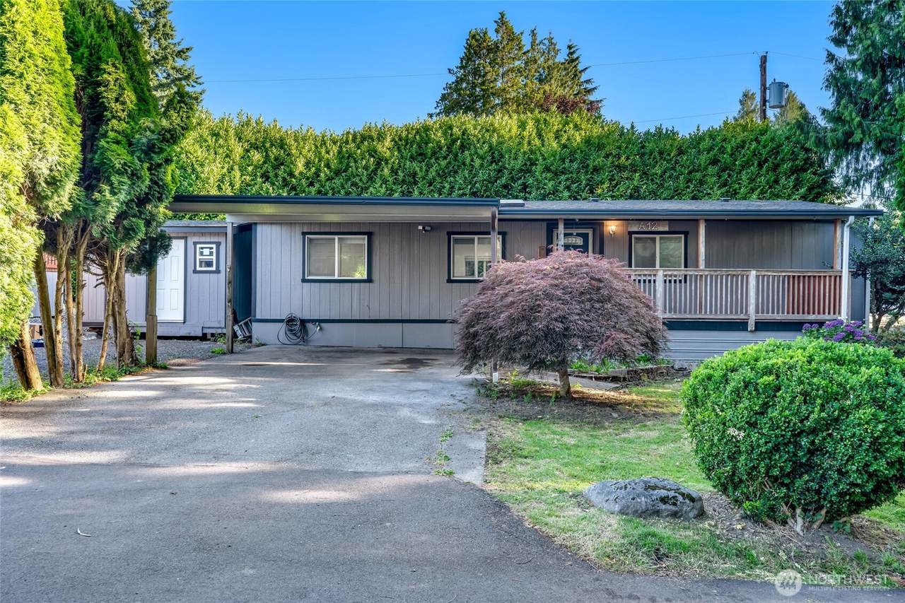 415 Lakeview Road - Photo 1