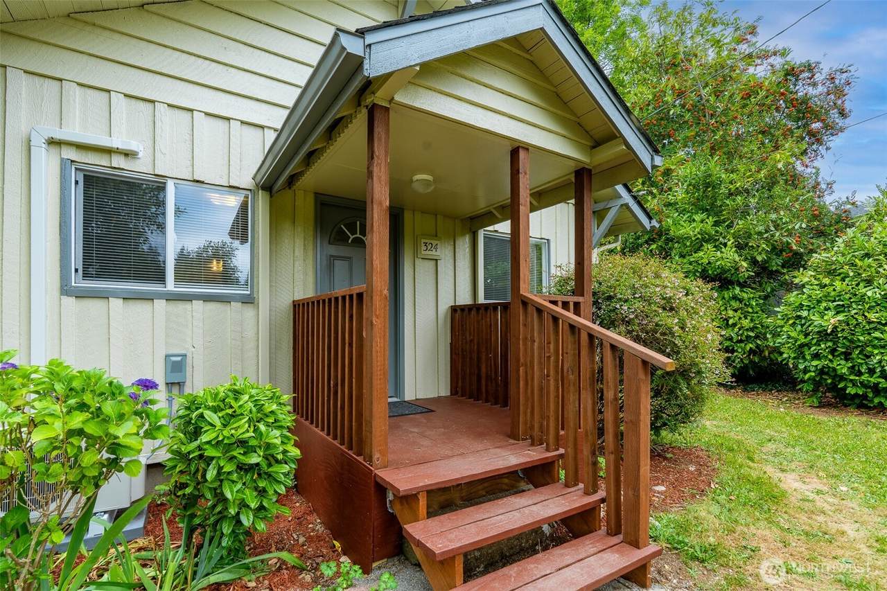 324 Oak Street - Photo 1