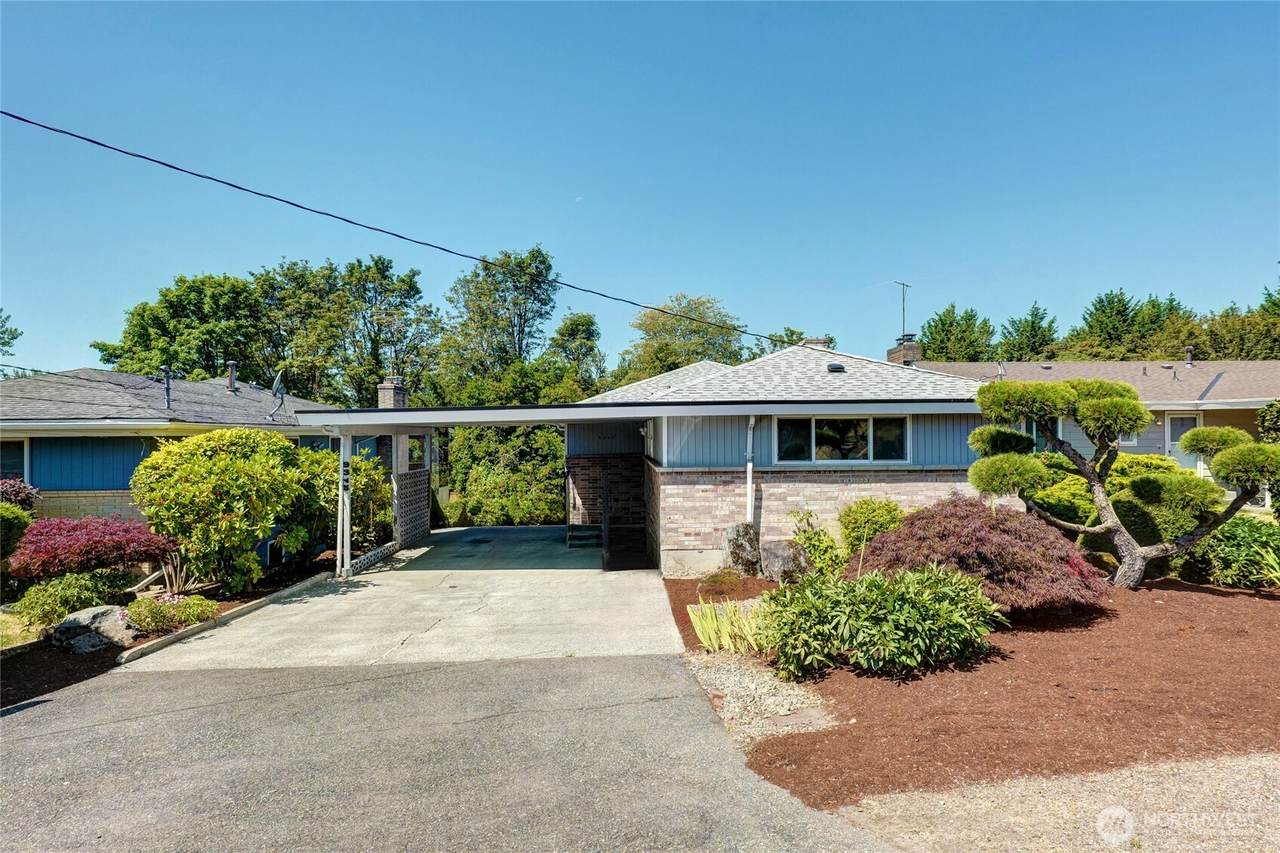 9345 37th Avenue - Photo 1