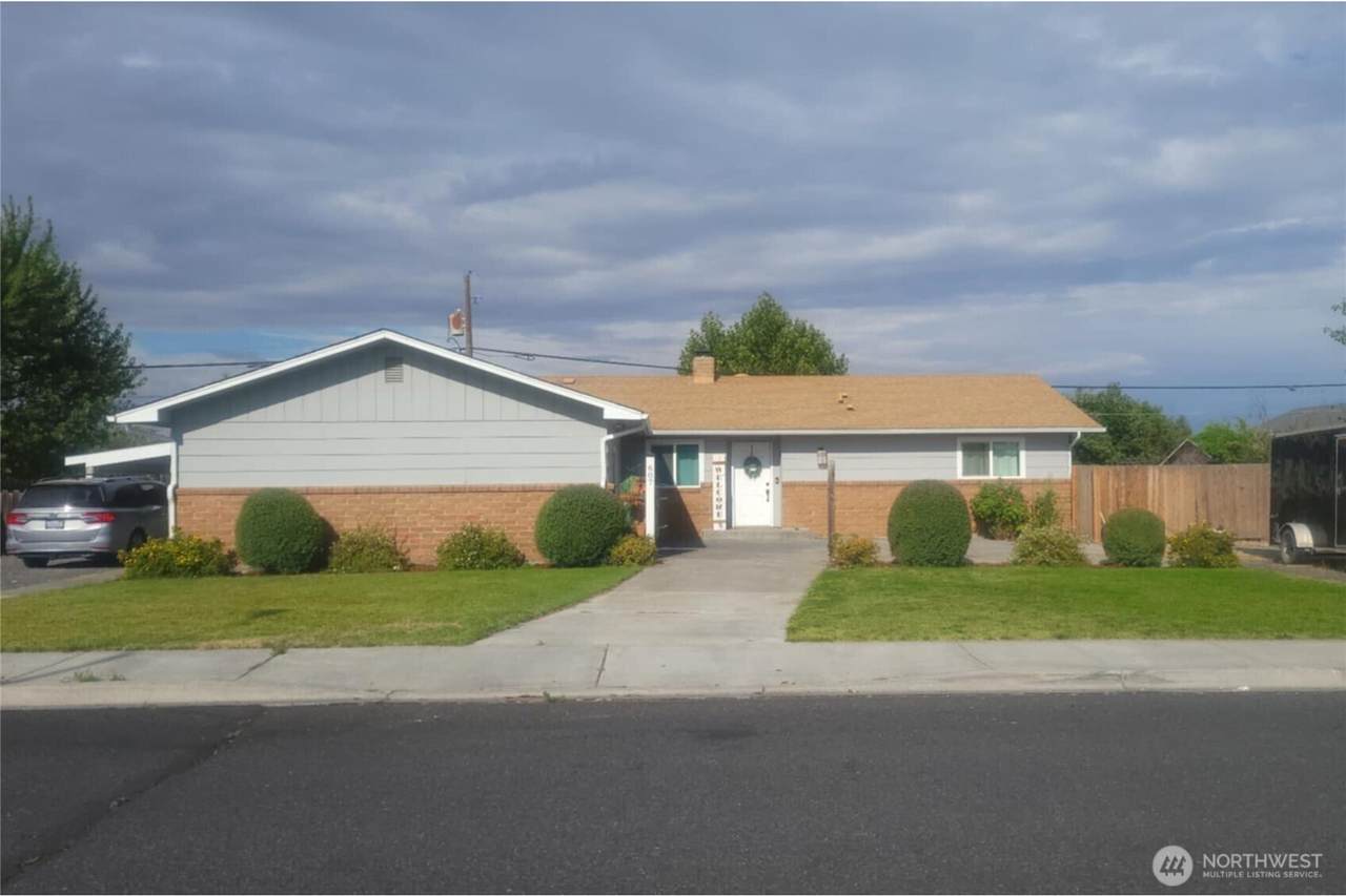 607 Crestview Drive - Photo 1