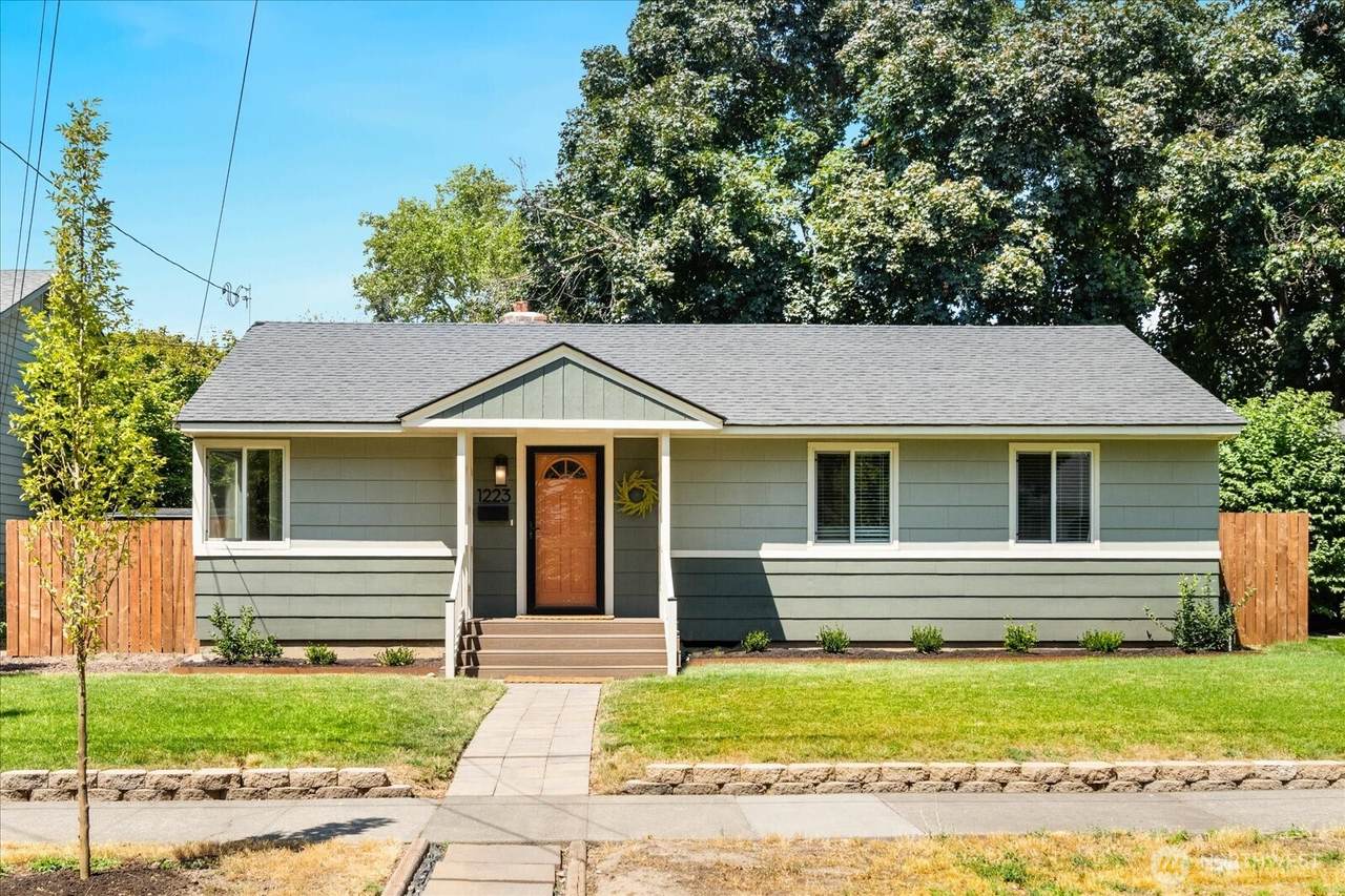 1223 University Street - Photo 1