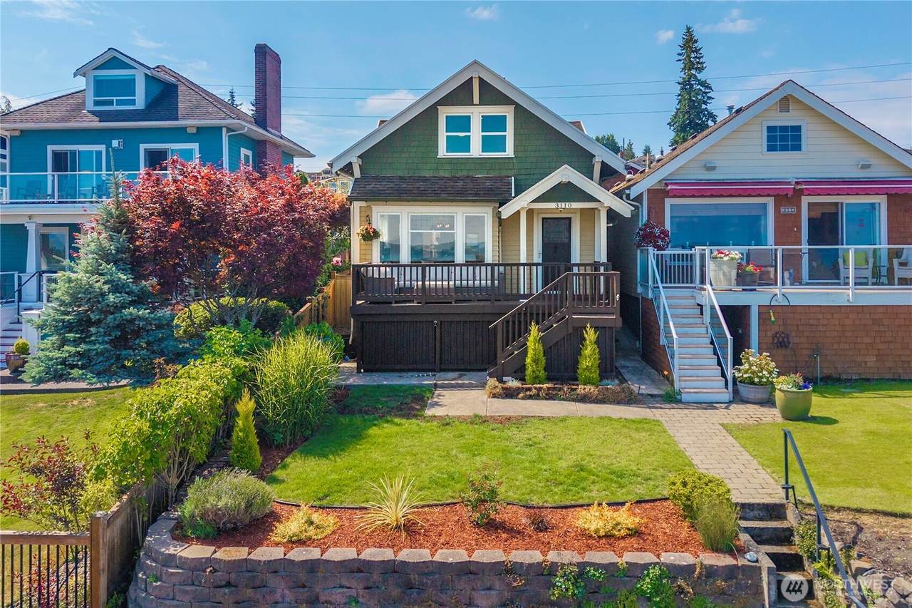3110 32nd Street - Photo 1