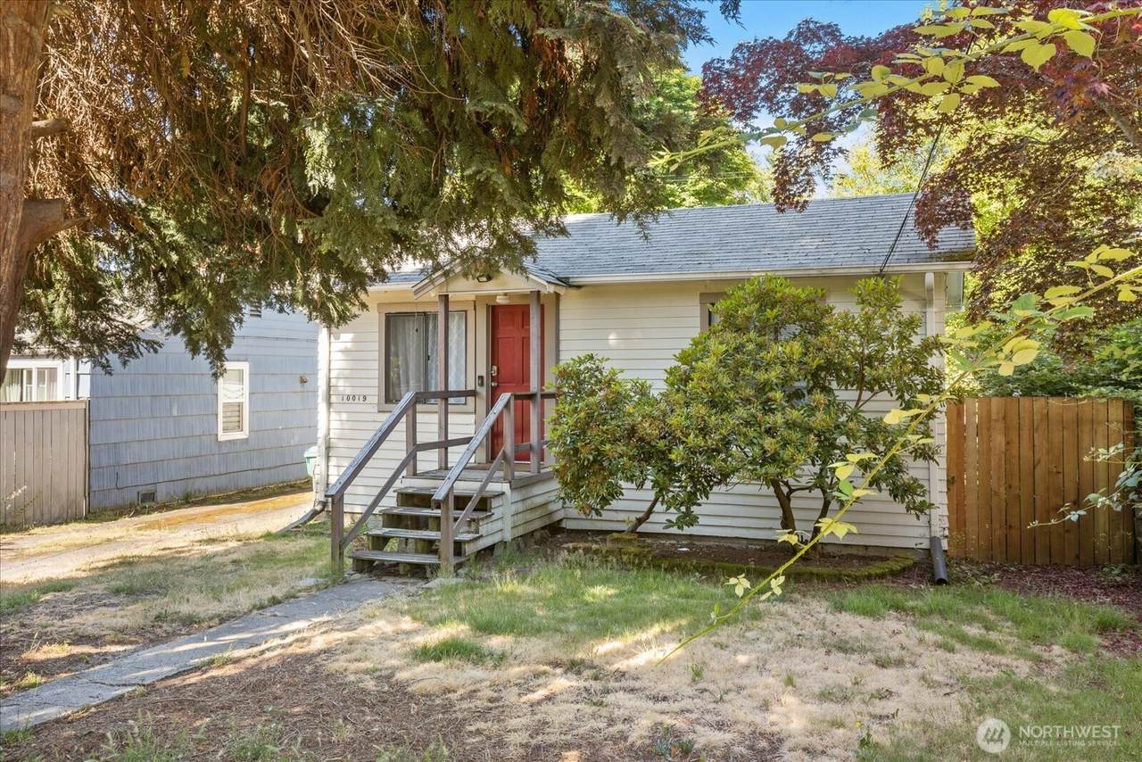 10019 Interlake Avenue - Photo 1