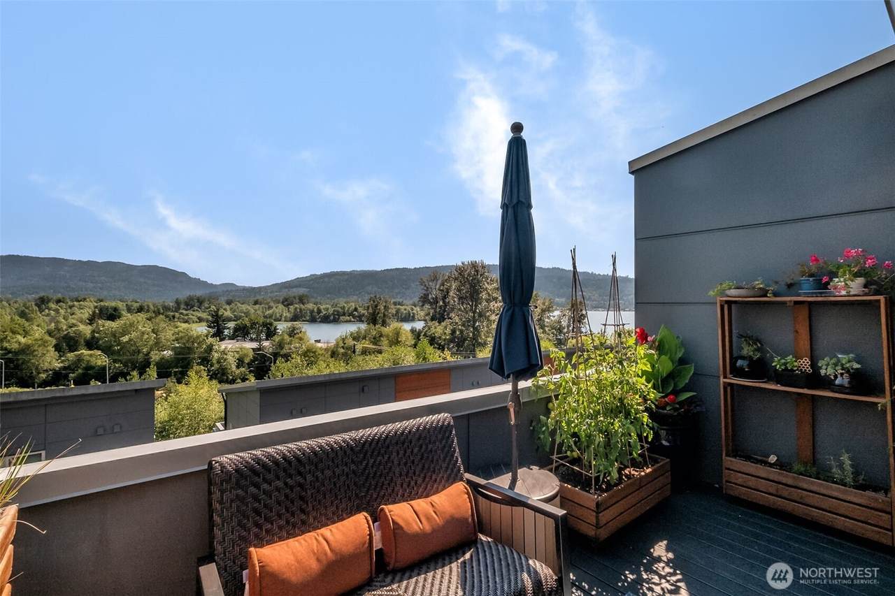 4261 213 Place - Photo 1