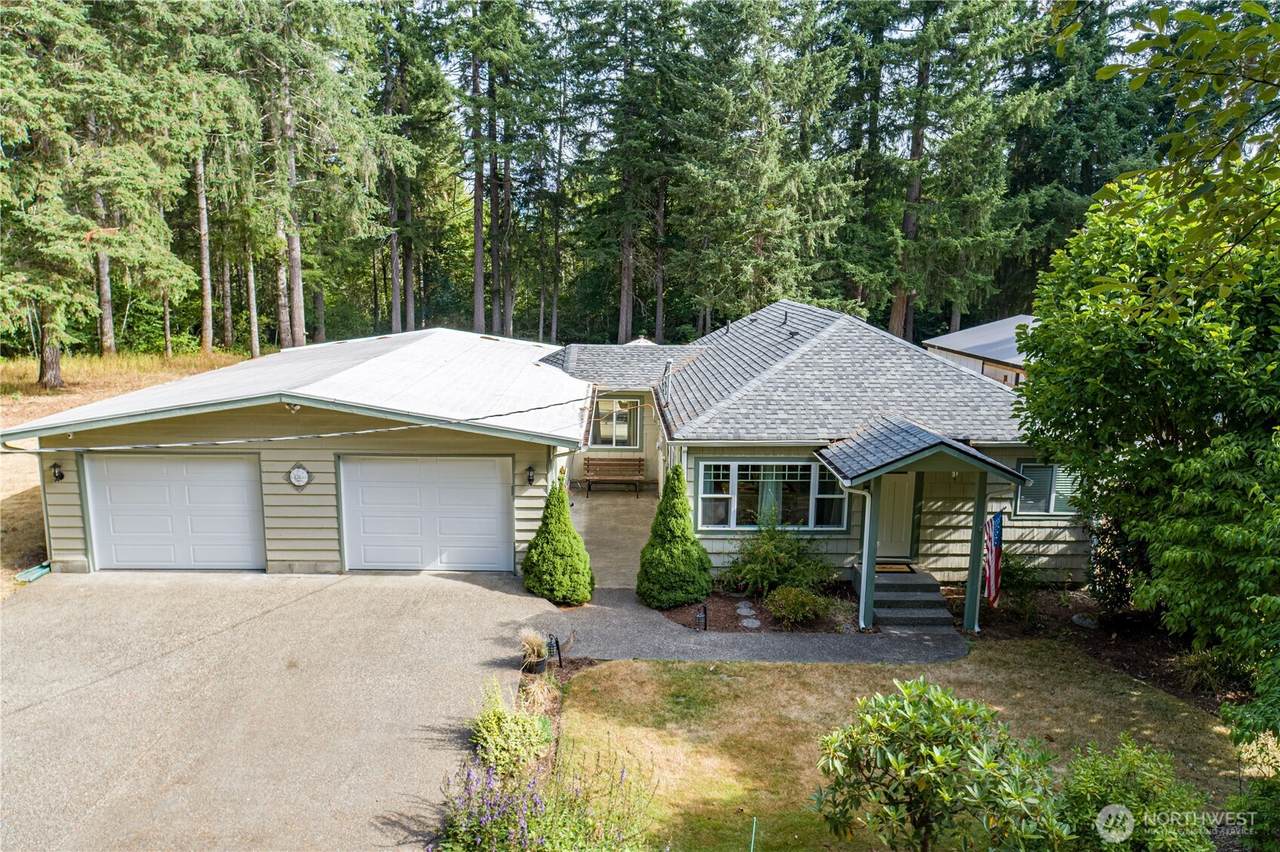 420 University Avenue - Photo 1