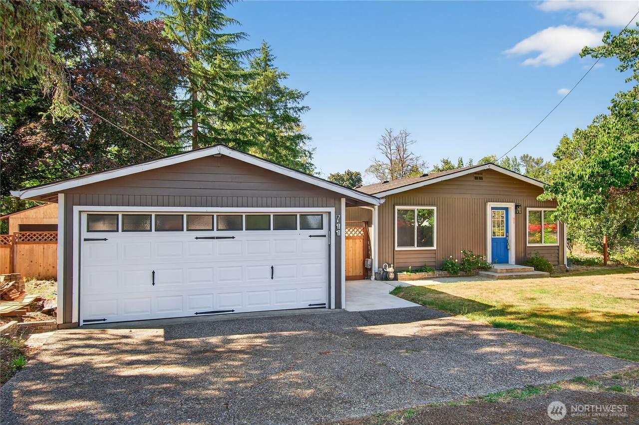 711 6th Street - Photo 1