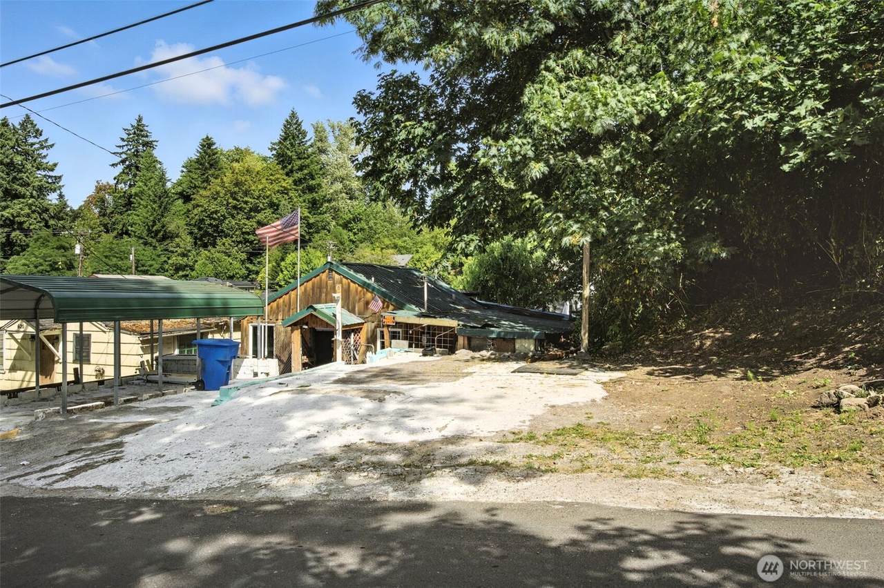 618 3rd Avenue - Photo 1