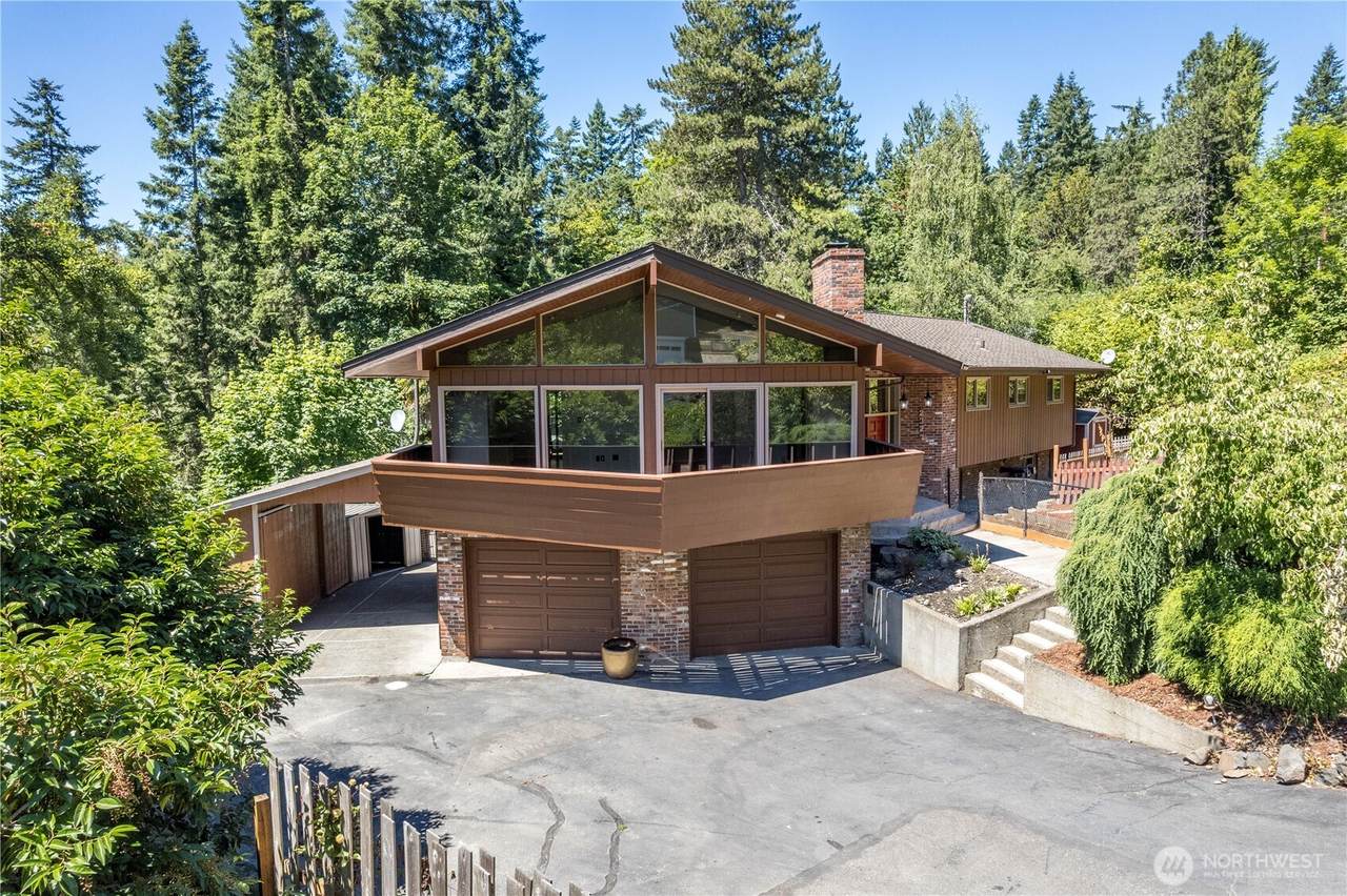 2327 Lynnwood Drive - Photo 1